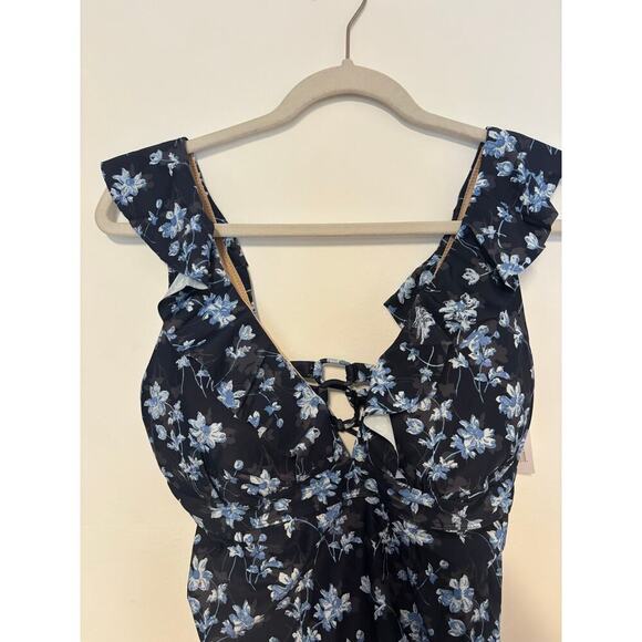 NWT A Pea in the Pod Ruffled Maternity One
Piece Floral Swimsuit Blue Size M - Picture 2 of 6